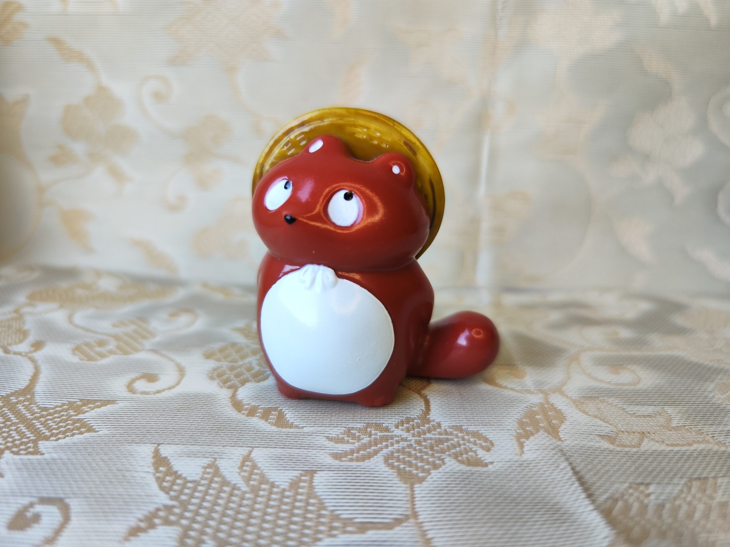 Figurine gachapon – Tanuki brun