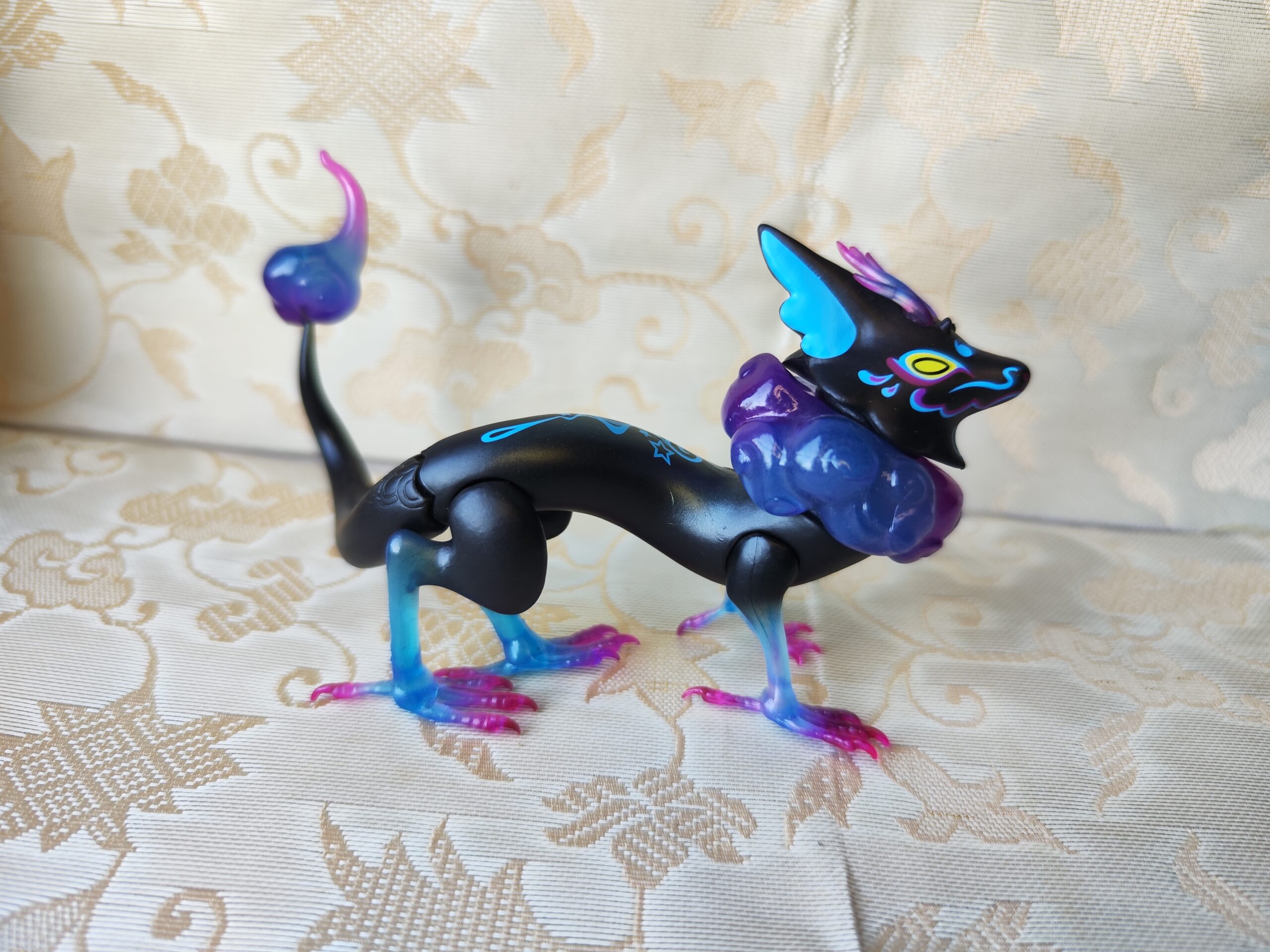 Figurine Gachapon "Shinju Beko – Les Dieux de l’Est" (神獣ベコたち 東の神々編 – Qualia) – Créature céleste noire – Image 4