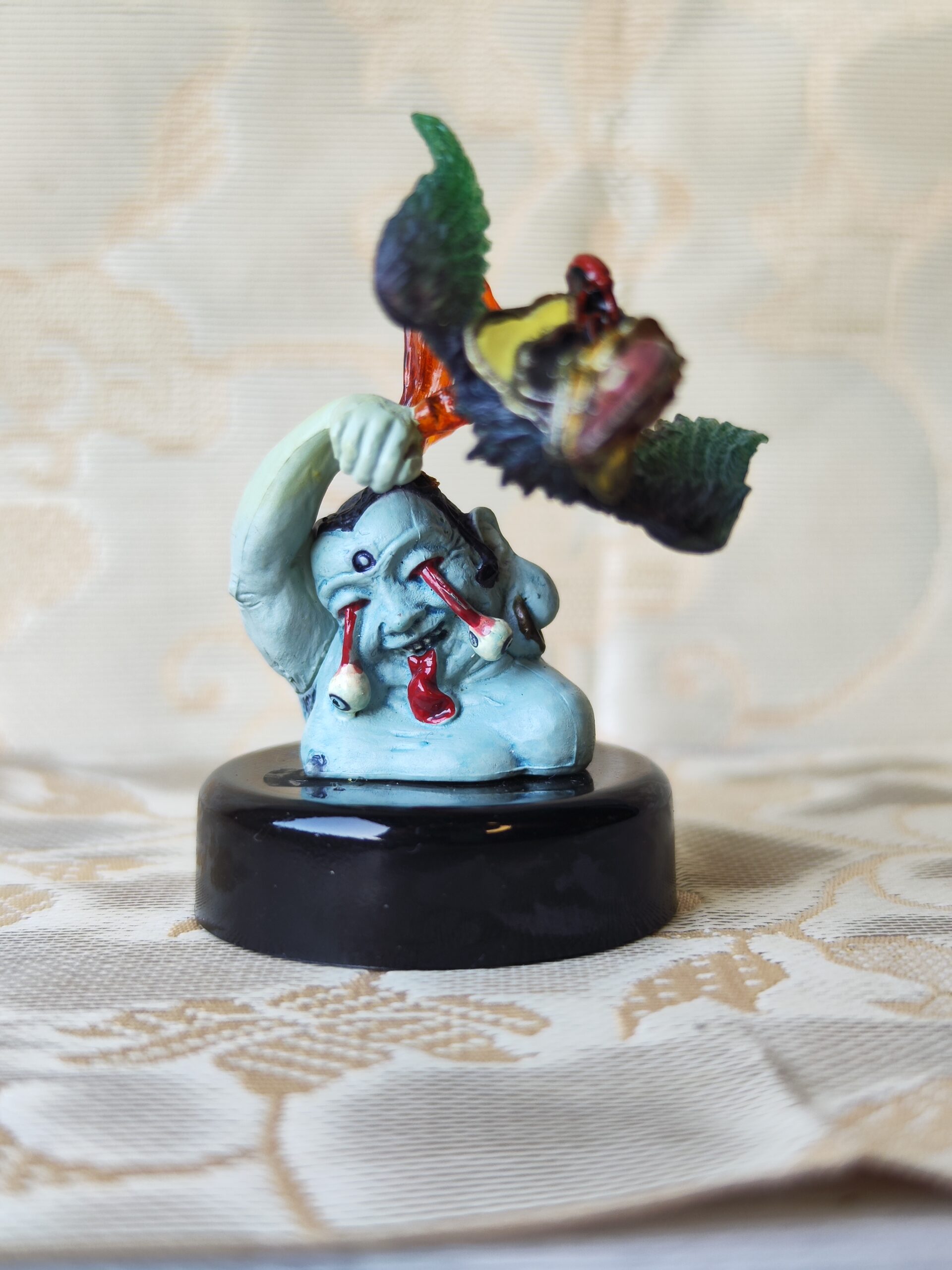 Figurine Gashapon : Créature fantastique bras levé – Image 7