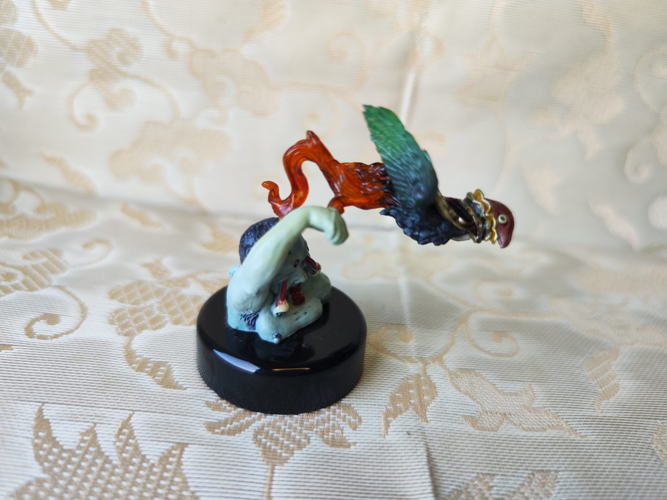 Figurine Gashapon : Créature fantastique bras levé – Image 2