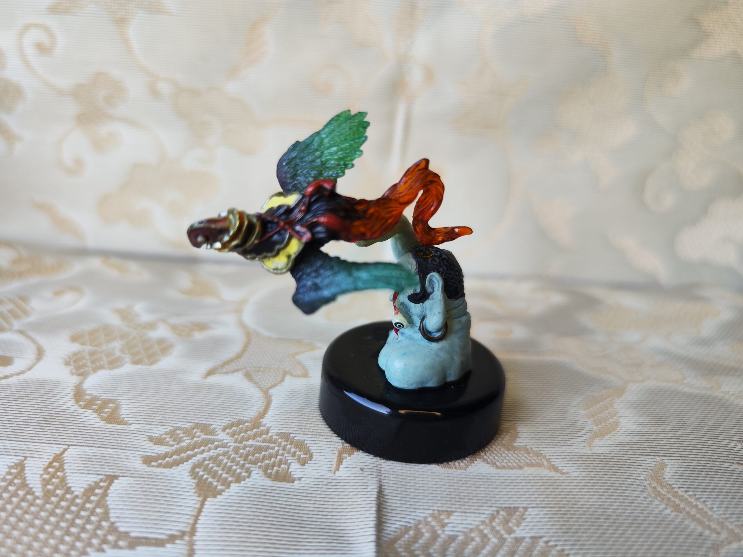 Figurine Gashapon : Créature fantastique bras levé – Image 3