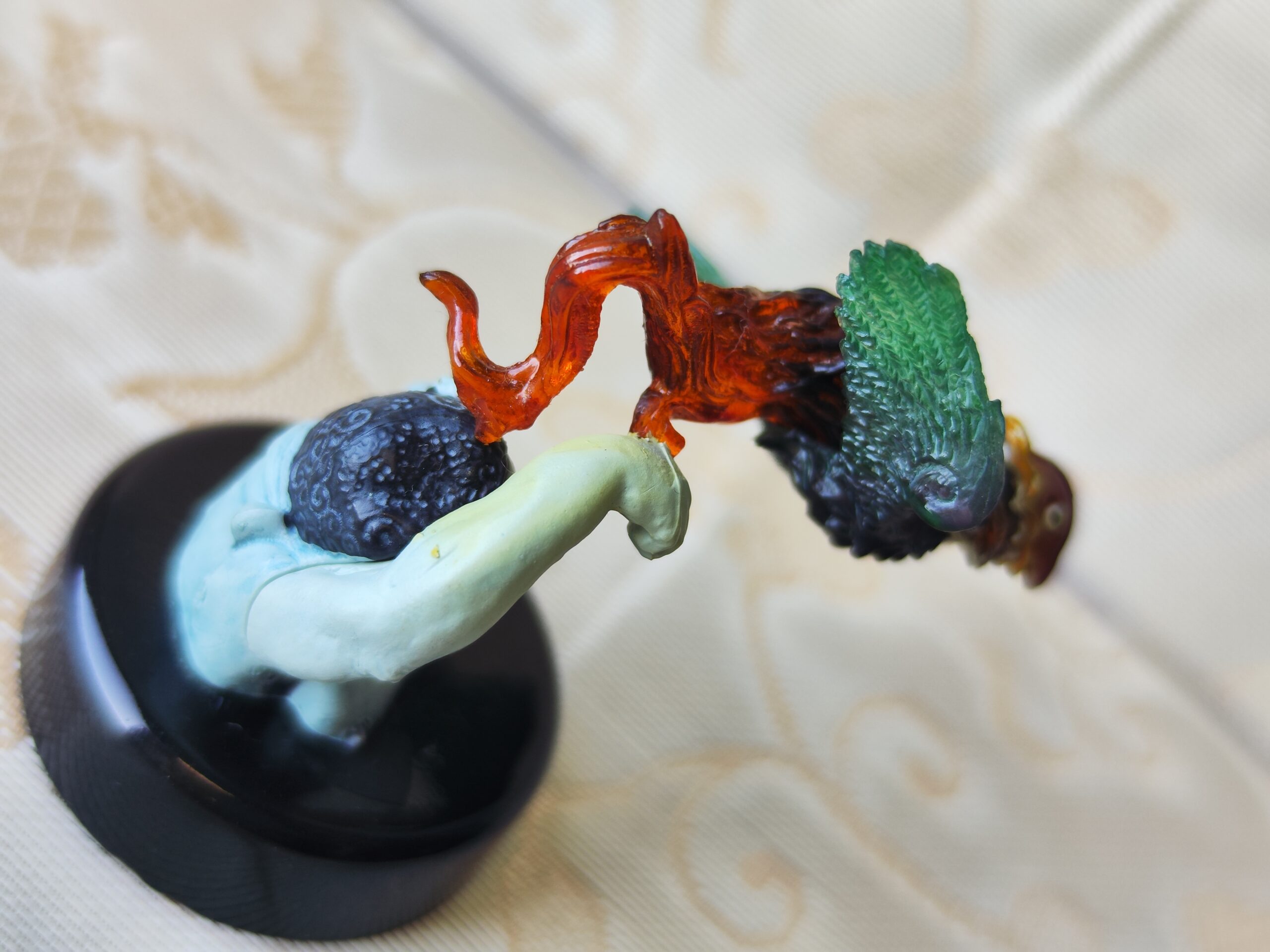 Figurine Gashapon : Créature fantastique bras levé – Image 5