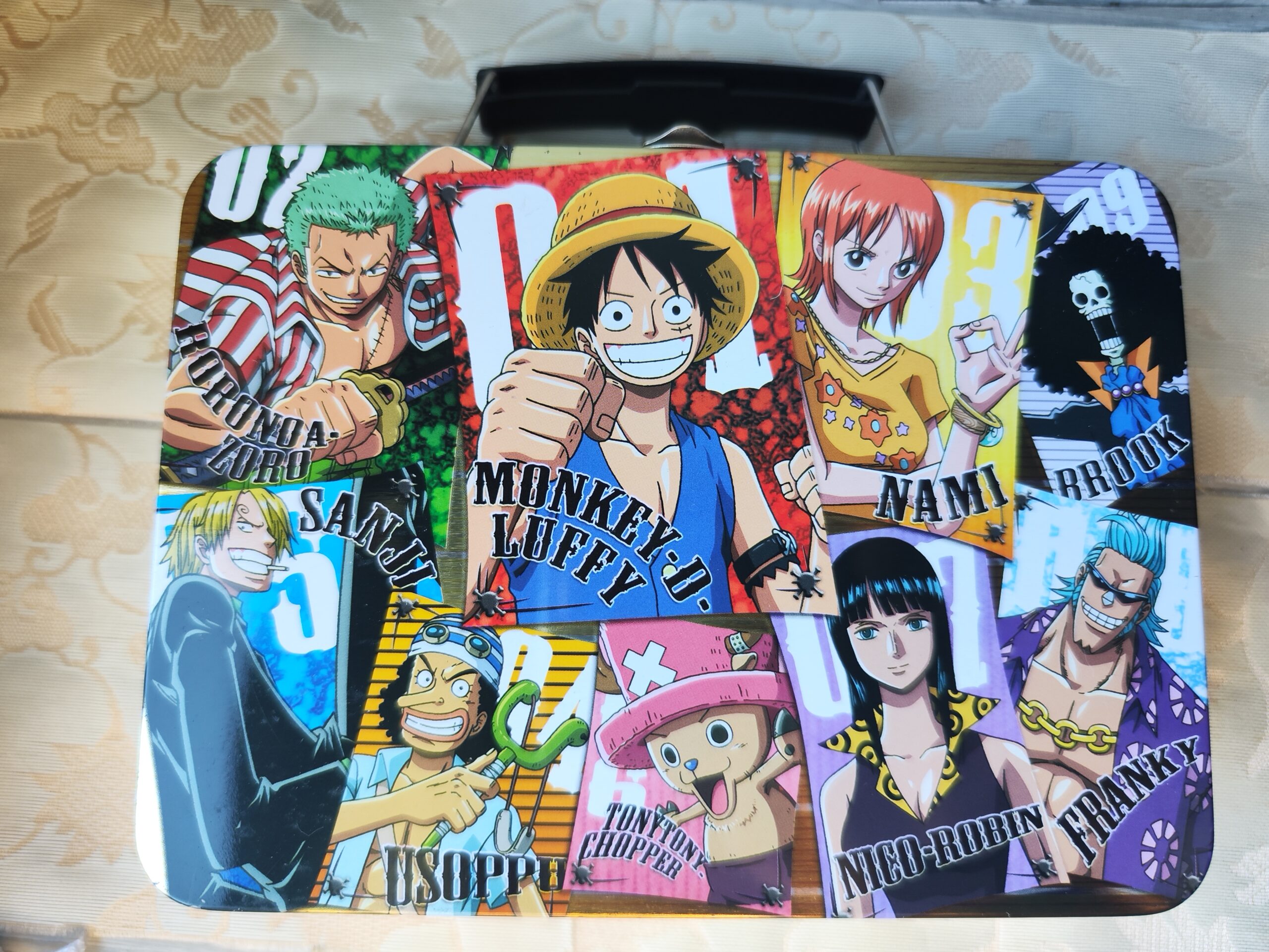 Boîte métallique « One Piece »