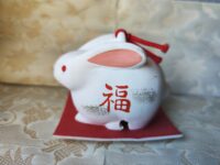 Figurine lapin japonais en céramique