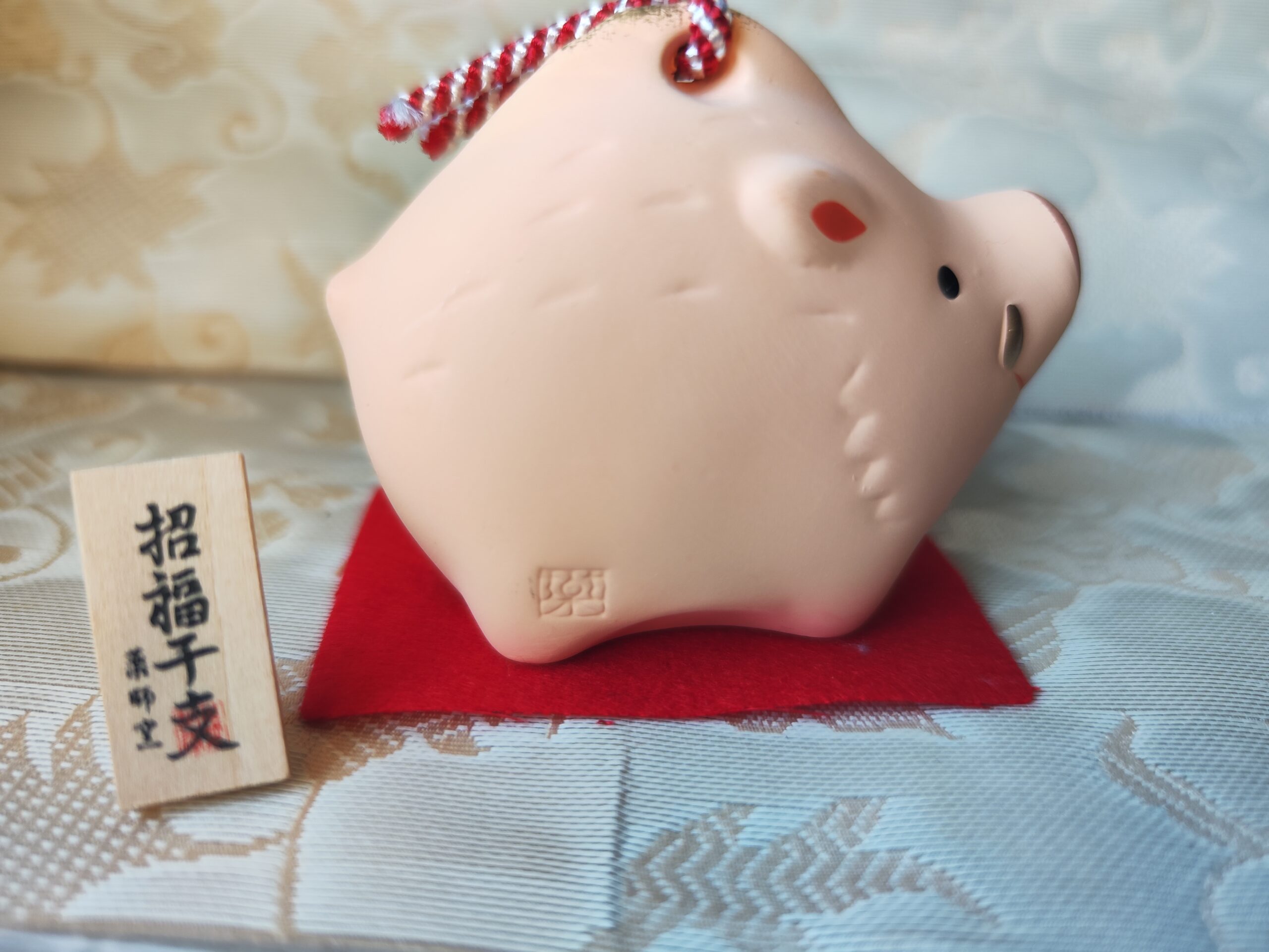 Figurine Sanglier Porte-bonheur Japonais en Céramique – Image 2