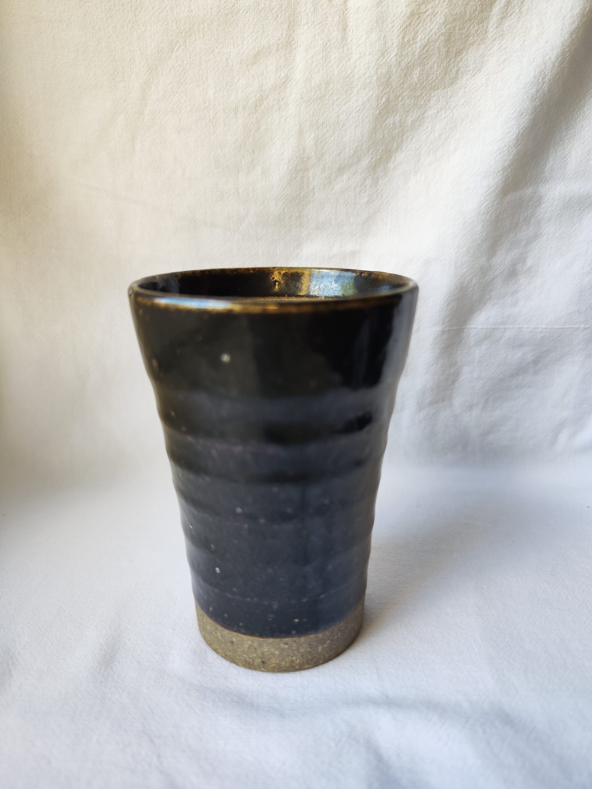 Verre artisanal en céramique – Finition brut noir-gris moucheté – Image 3