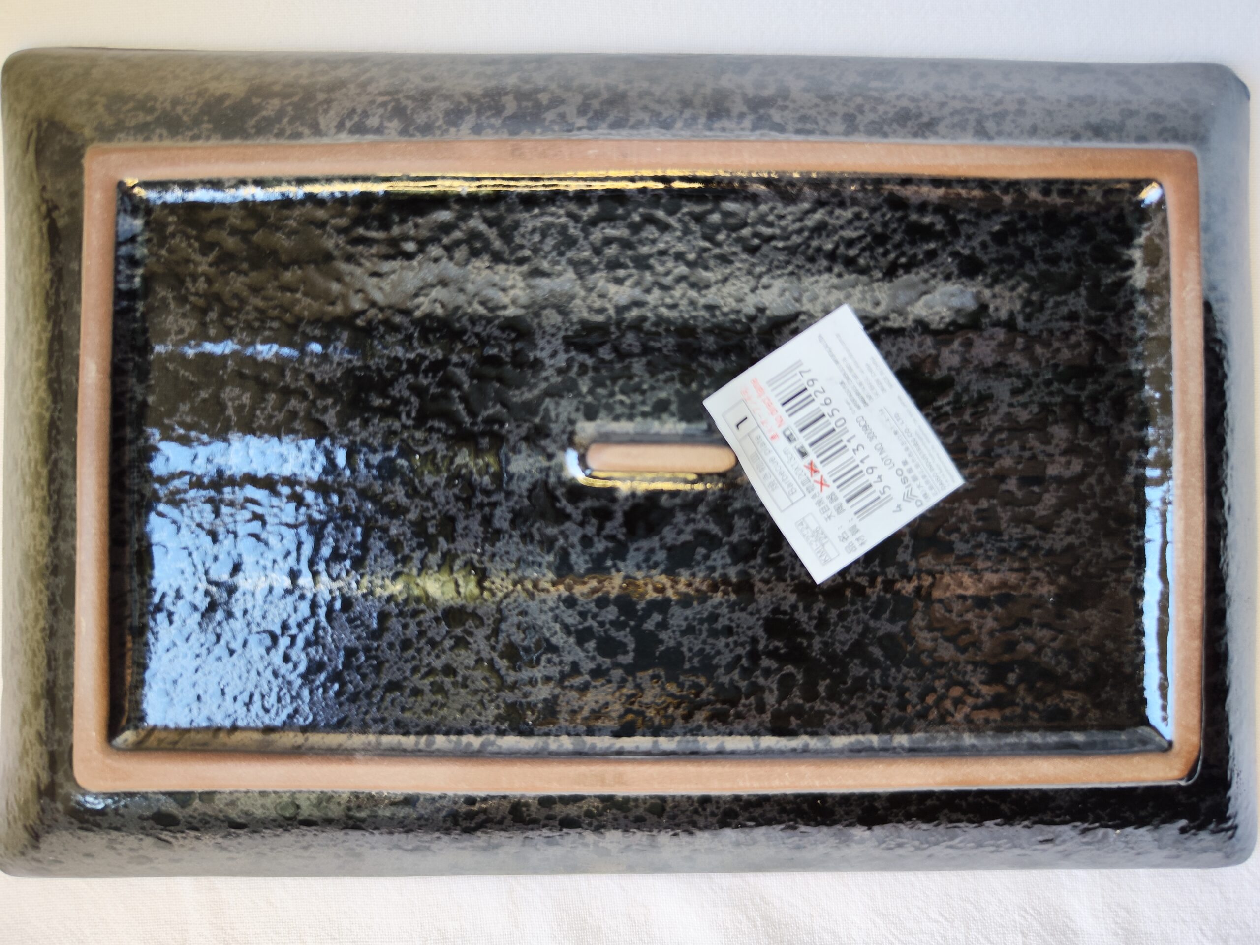 Plateau rectangulaire en céramique japonais – Finition noire mouchetée – Image 3