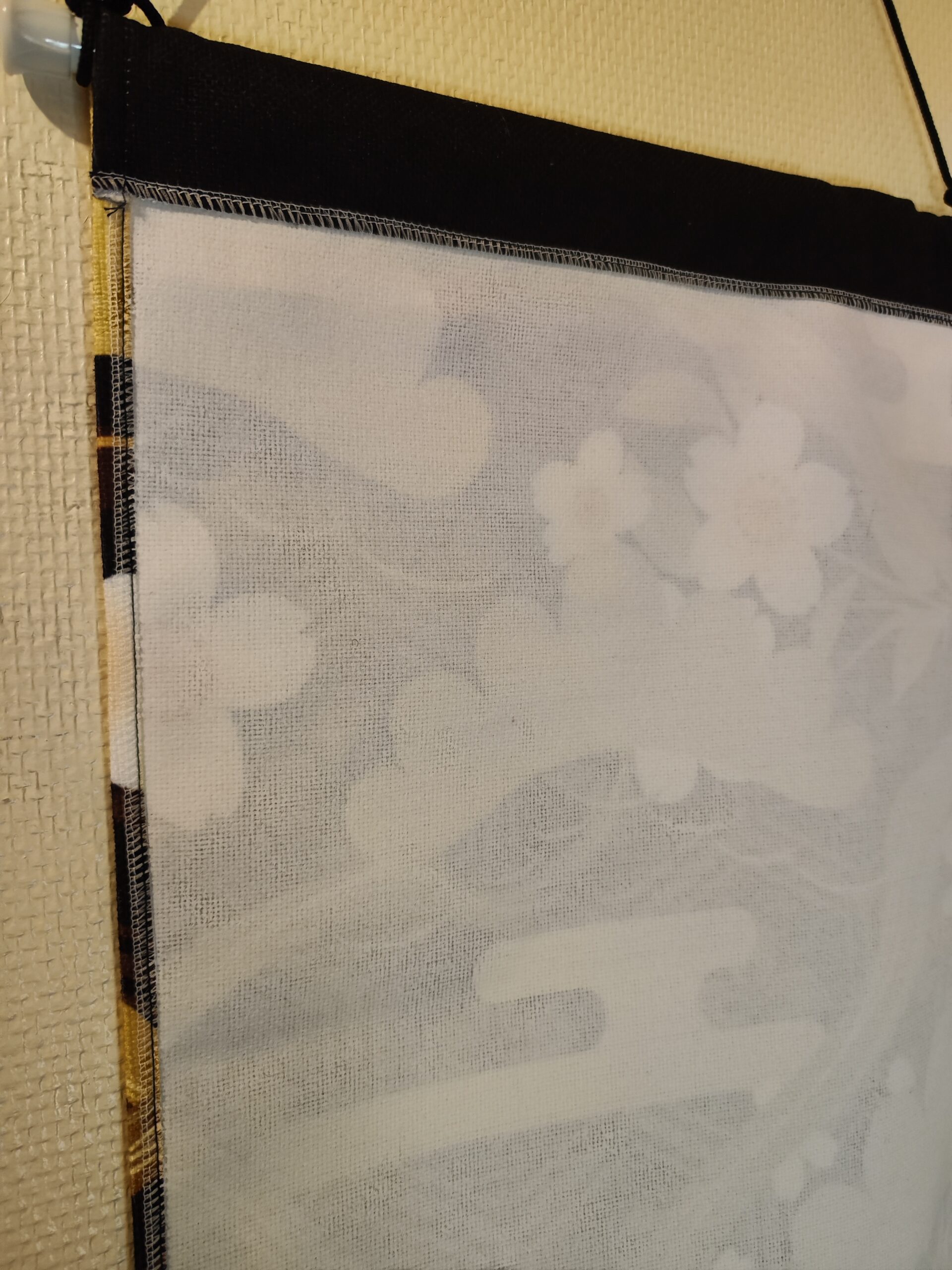 Kakemono textile japonais – Nuages dorés & fleurs de sakura – Image 4