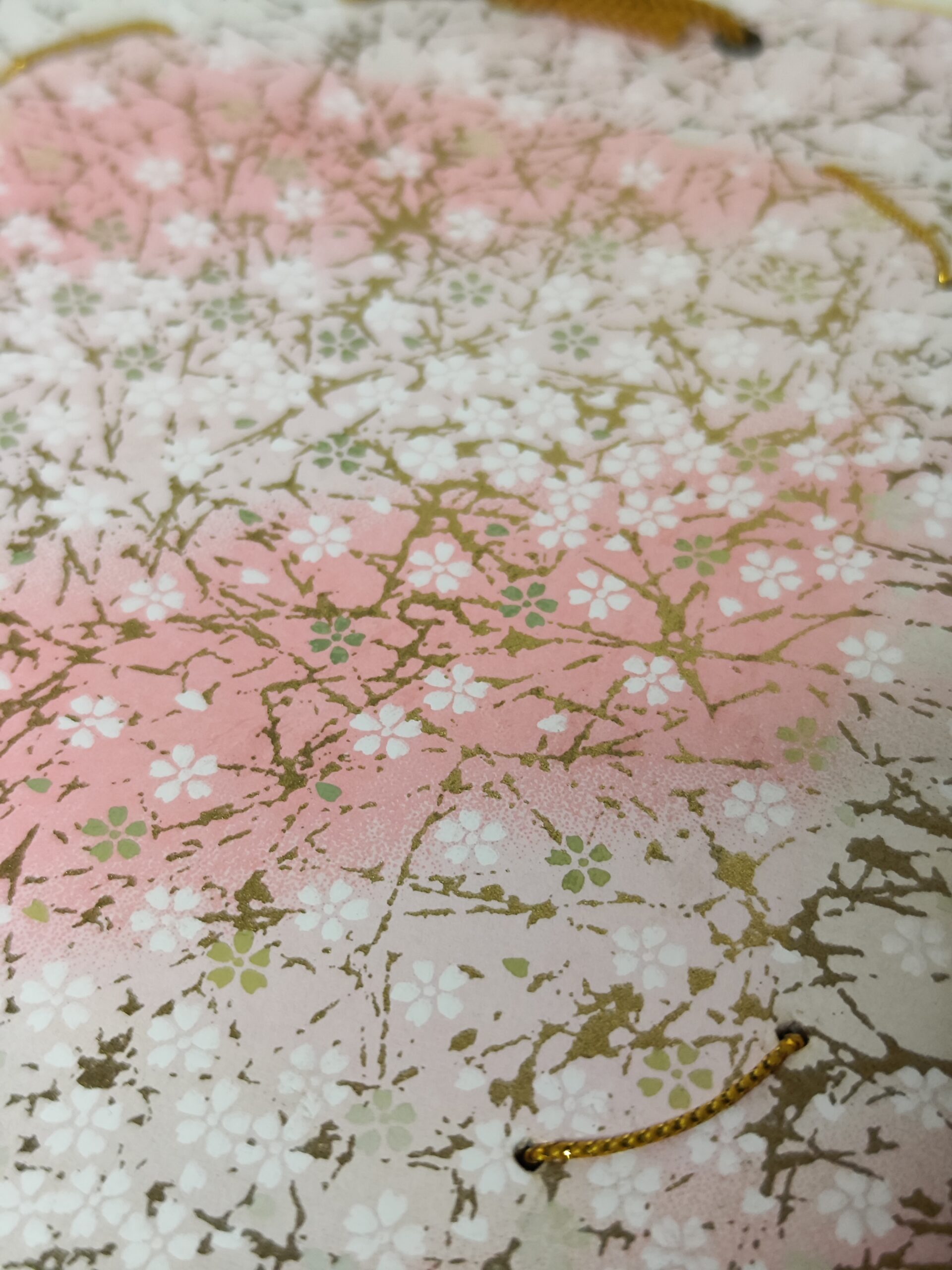 Shikishi décoratif à motif sakura et dorure – Image 3