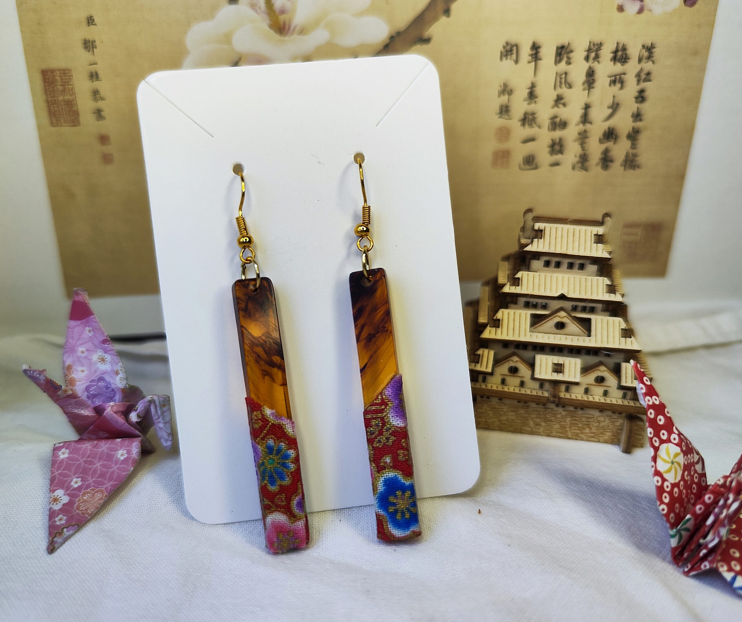 Boucles d'oreilles pendantes ambré motif floral rouge japonais