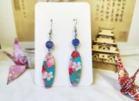 Boucles d’oreilles pendantes argentées, au motif floral bleu japonais, avec perle bleuté