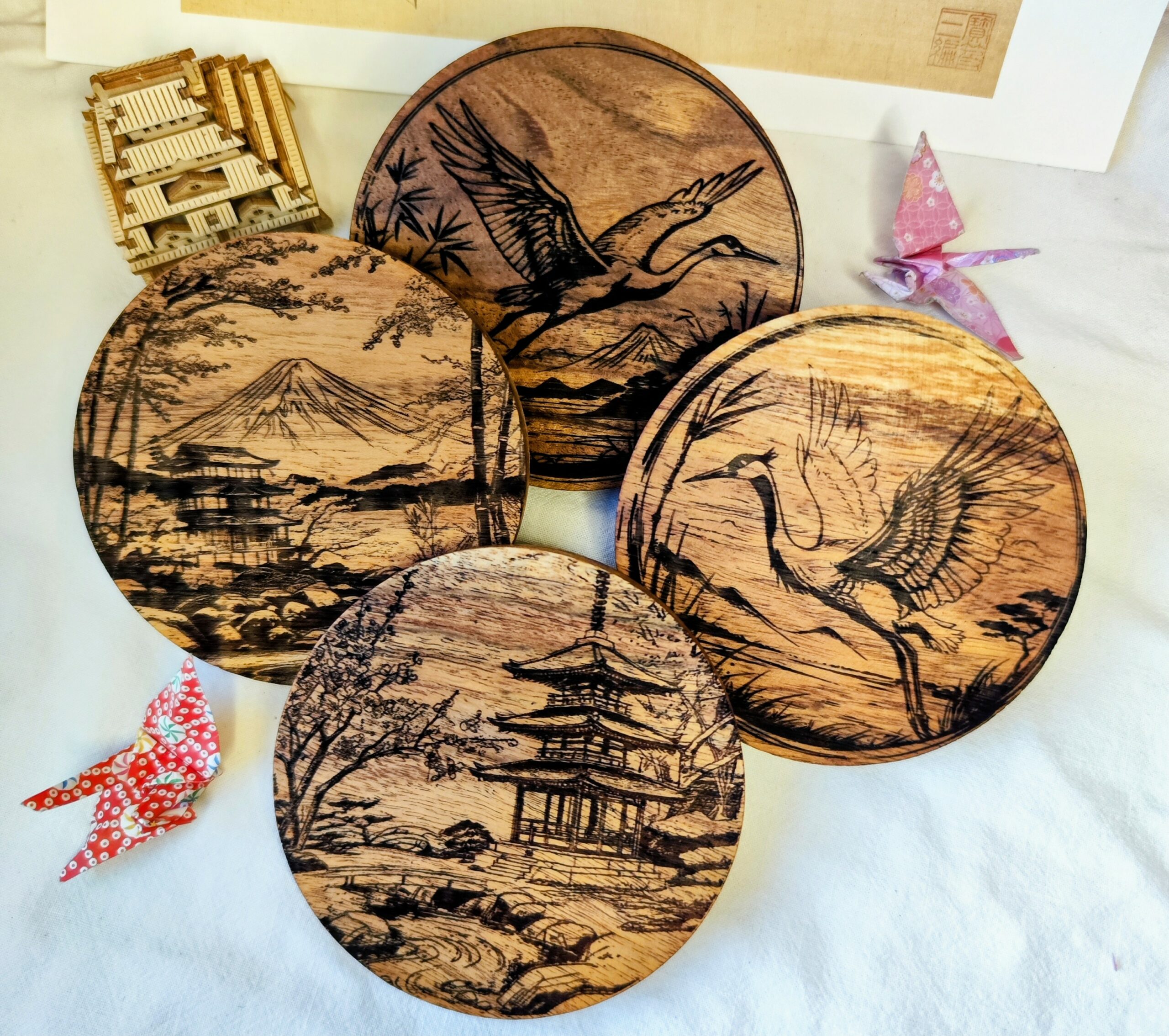 Lot de 4 sous verres en bois gravés - paysage Japonais